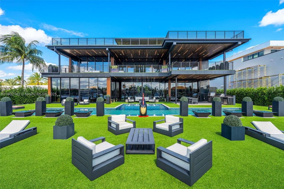 For Sale: $39,995,000 (6 beds, 7 baths, 10809 Square Feet)