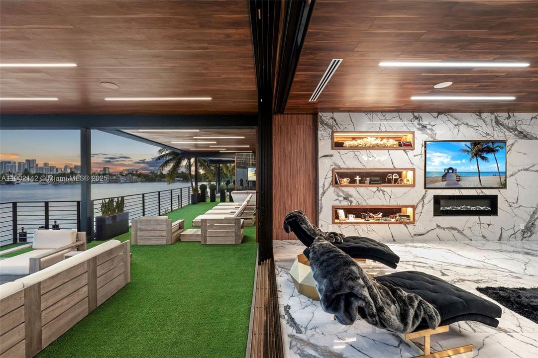 For Sale: $39,995,000 (6 beds, 7 baths, 10809 Square Feet)