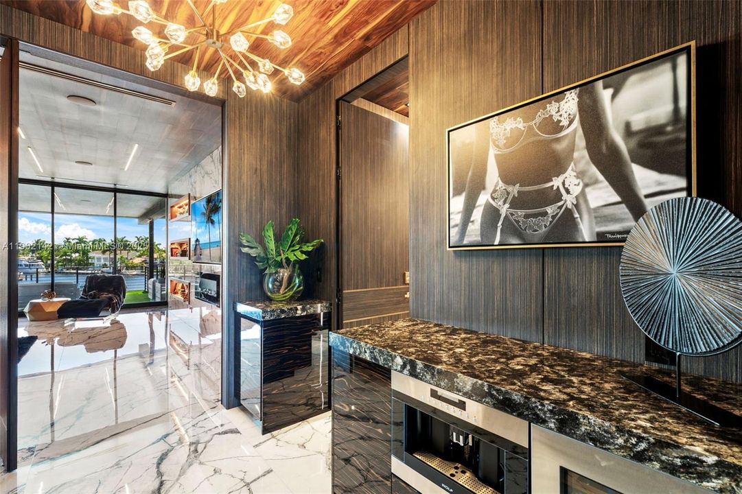 For Sale: $39,995,000 (6 beds, 7 baths, 10809 Square Feet)