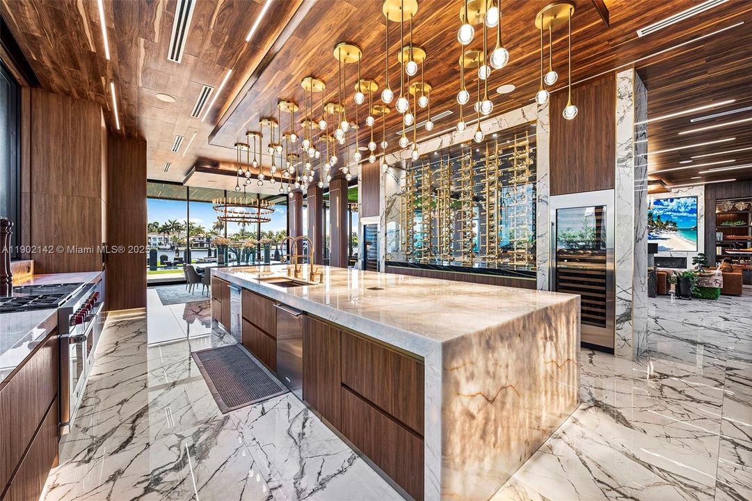 For Sale: $39,995,000 (6 beds, 7 baths, 10809 Square Feet)