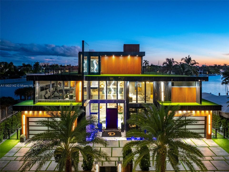 For Sale: $39,995,000 (6 beds, 7 baths, 10809 Square Feet)