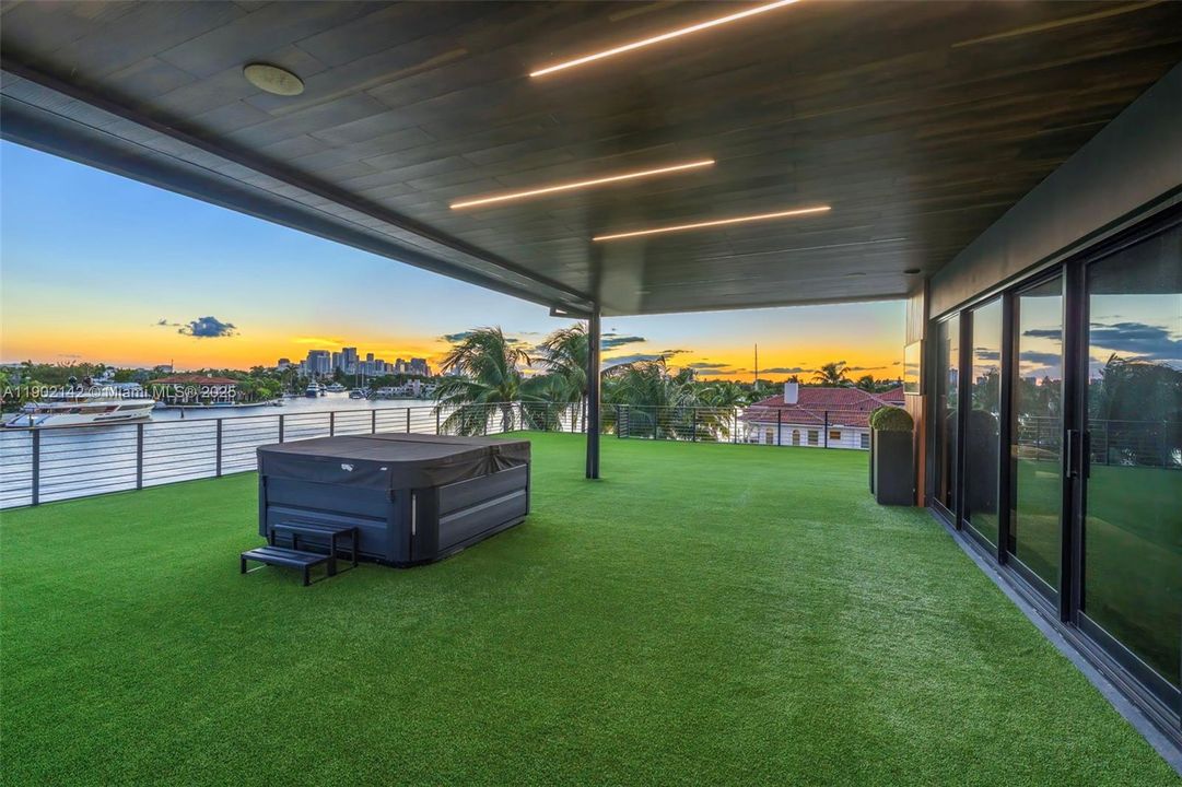 For Sale: $39,995,000 (6 beds, 7 baths, 10809 Square Feet)