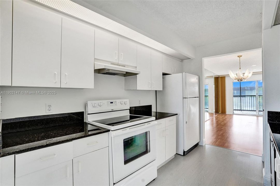 Active With Contract: $184,500 (2 beds, 2 baths, 1000 Square Feet)