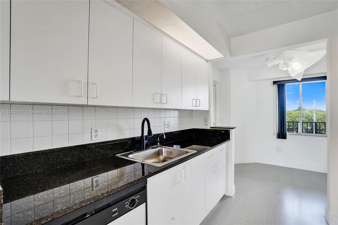 Active With Contract: $184,500 (2 beds, 2 baths, 1000 Square Feet)