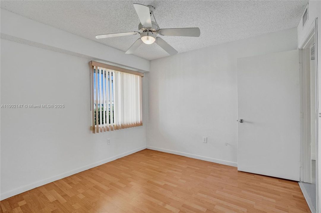 Active With Contract: $184,500 (2 beds, 2 baths, 1000 Square Feet)