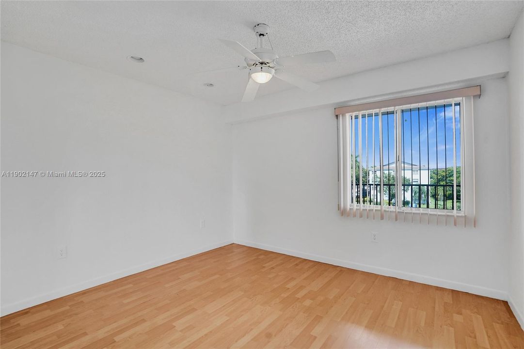 Active With Contract: $184,500 (2 beds, 2 baths, 1000 Square Feet)