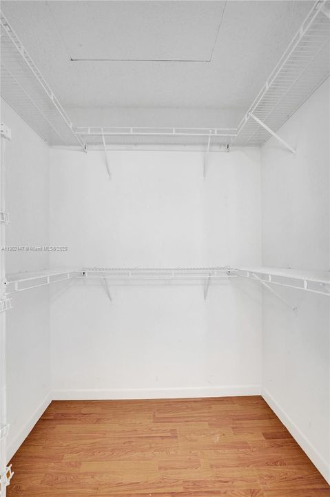 Active With Contract: $184,500 (2 beds, 2 baths, 1000 Square Feet)