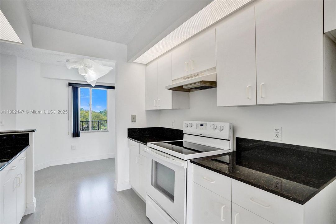 Active With Contract: $184,500 (2 beds, 2 baths, 1000 Square Feet)