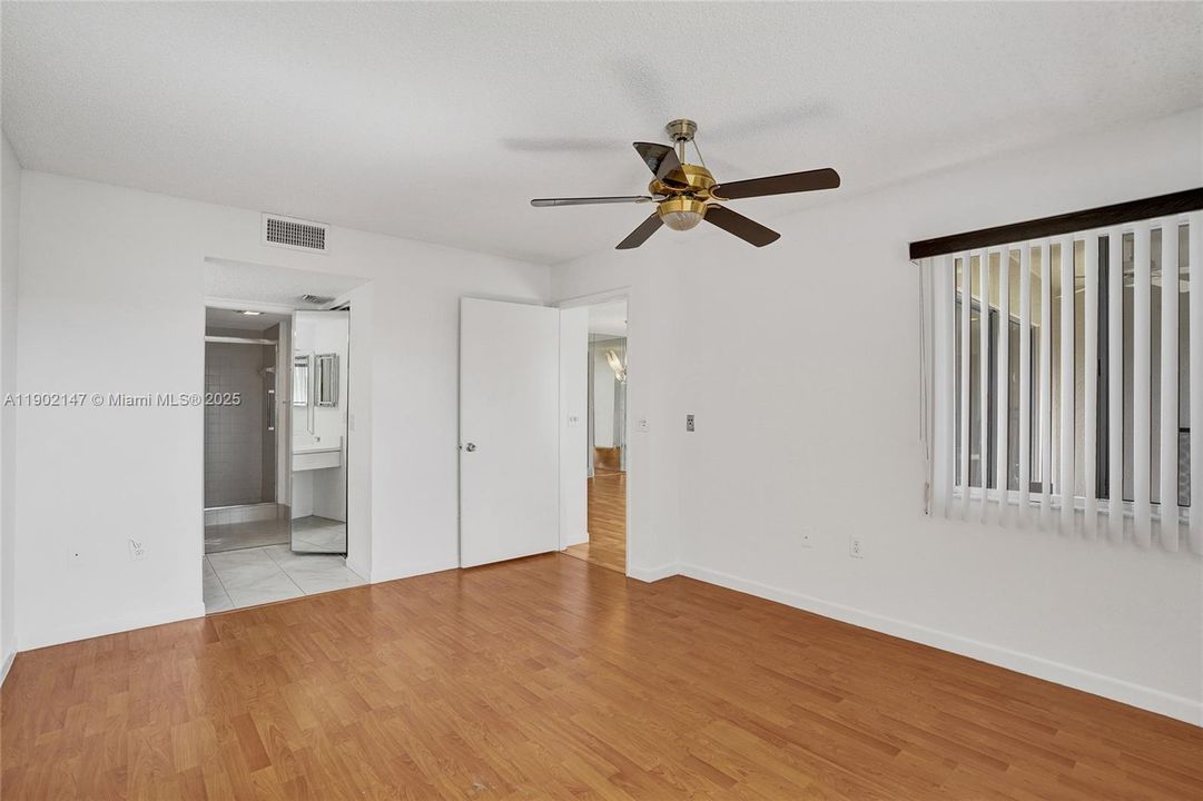 Active With Contract: $184,500 (2 beds, 2 baths, 1000 Square Feet)
