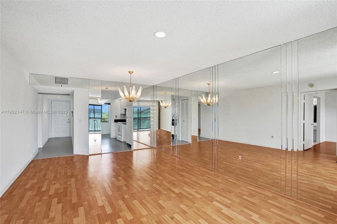 Active With Contract: $184,500 (2 beds, 2 baths, 1000 Square Feet)