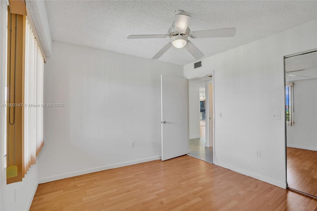 Active With Contract: $184,500 (2 beds, 2 baths, 1000 Square Feet)