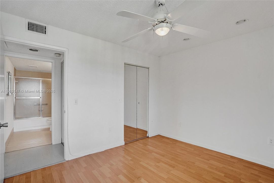 Active With Contract: $184,500 (2 beds, 2 baths, 1000 Square Feet)