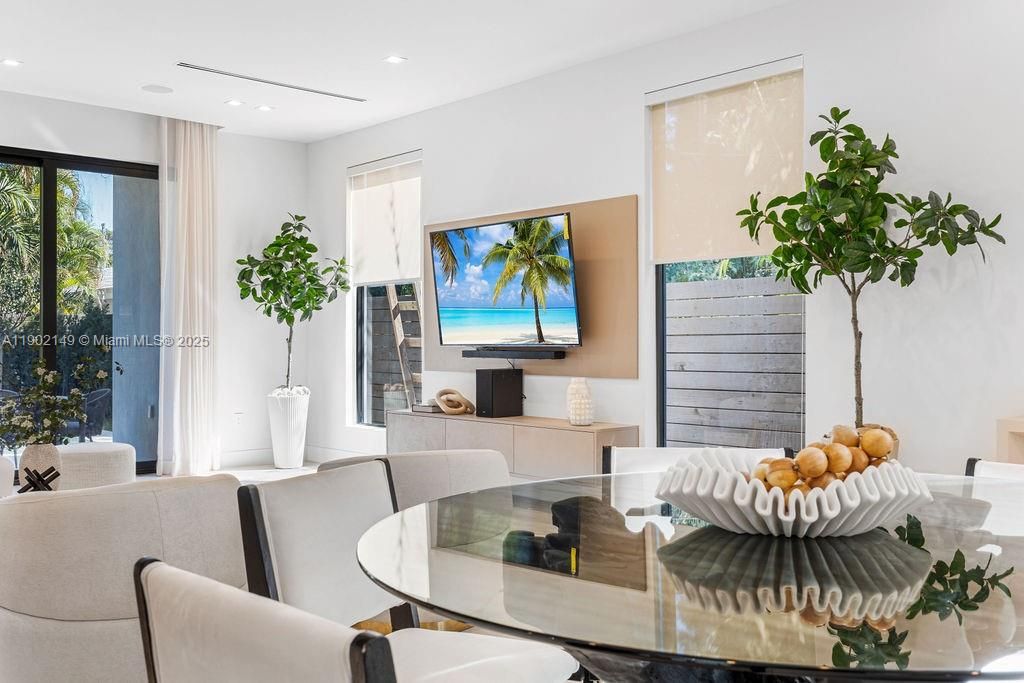 En Venta: $1,325,000 (3 camas, 3 baños, 2583 Pies cuadrados)