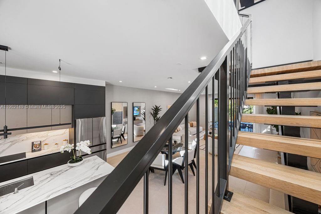 En Venta: $1,325,000 (3 camas, 3 baños, 2583 Pies cuadrados)