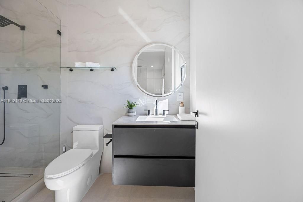 En Venta: $1,325,000 (3 camas, 3 baños, 2583 Pies cuadrados)