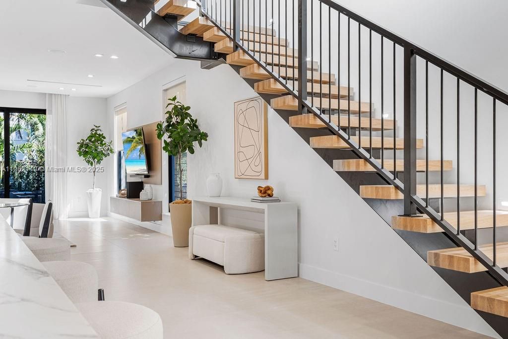 En Venta: $1,325,000 (3 camas, 3 baños, 2583 Pies cuadrados)