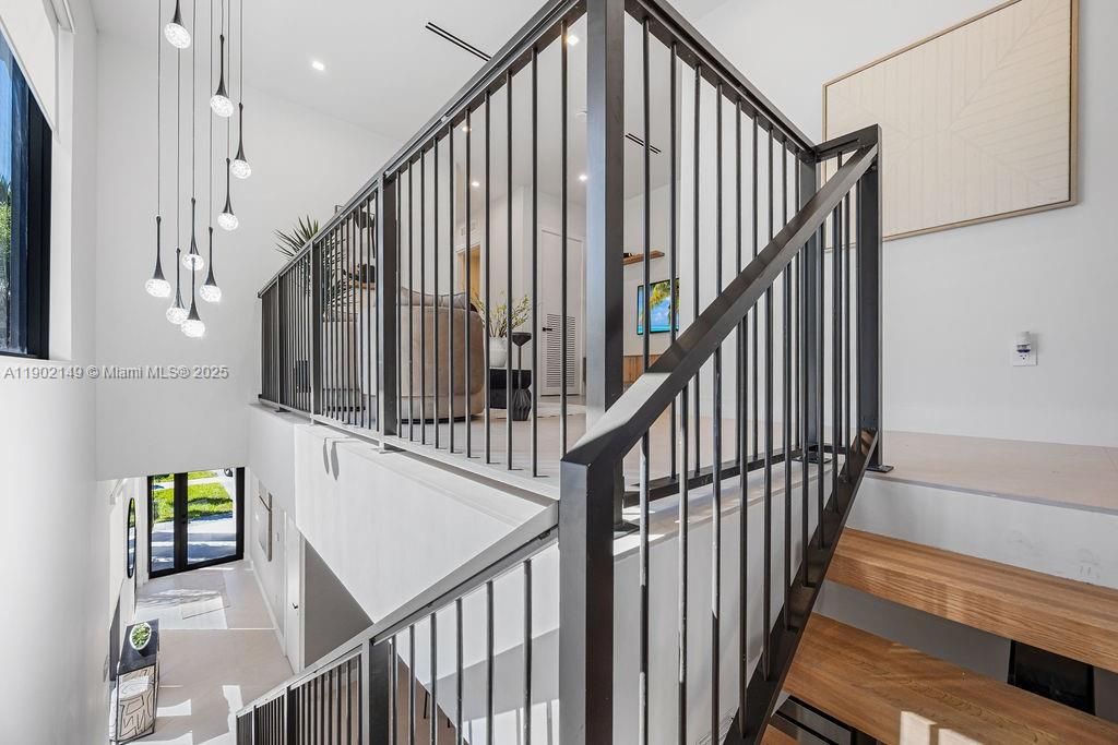 En Venta: $1,325,000 (3 camas, 3 baños, 2583 Pies cuadrados)