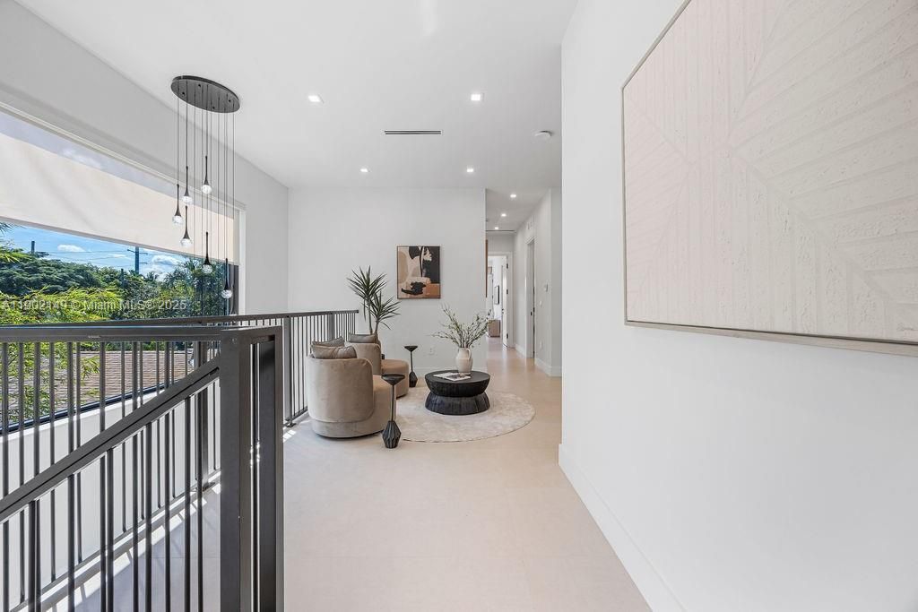 En Venta: $1,325,000 (3 camas, 3 baños, 2583 Pies cuadrados)