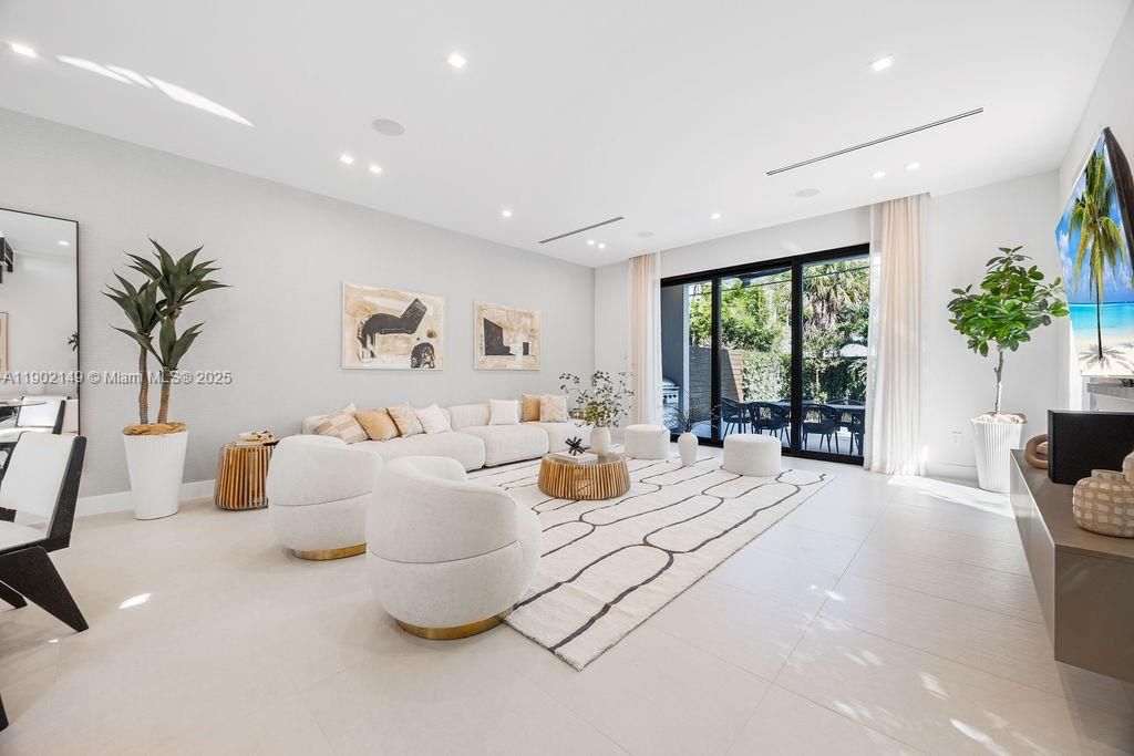 En Venta: $1,325,000 (3 camas, 3 baños, 2583 Pies cuadrados)