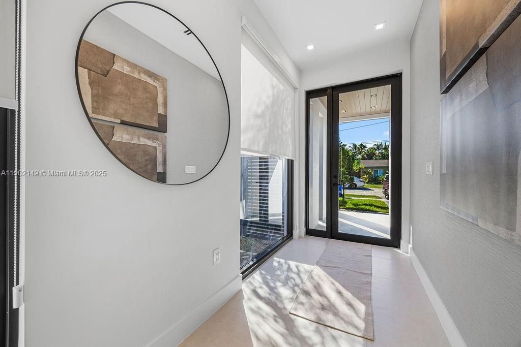 En Venta: $1,325,000 (3 camas, 3 baños, 2583 Pies cuadrados)