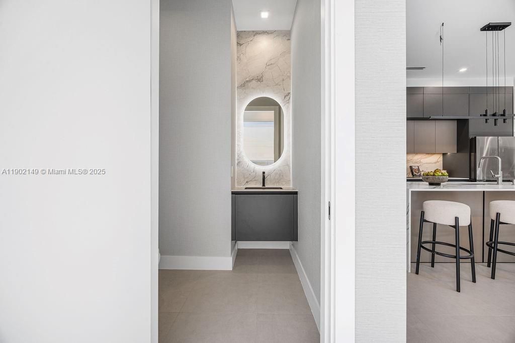 En Venta: $1,325,000 (3 camas, 3 baños, 2583 Pies cuadrados)