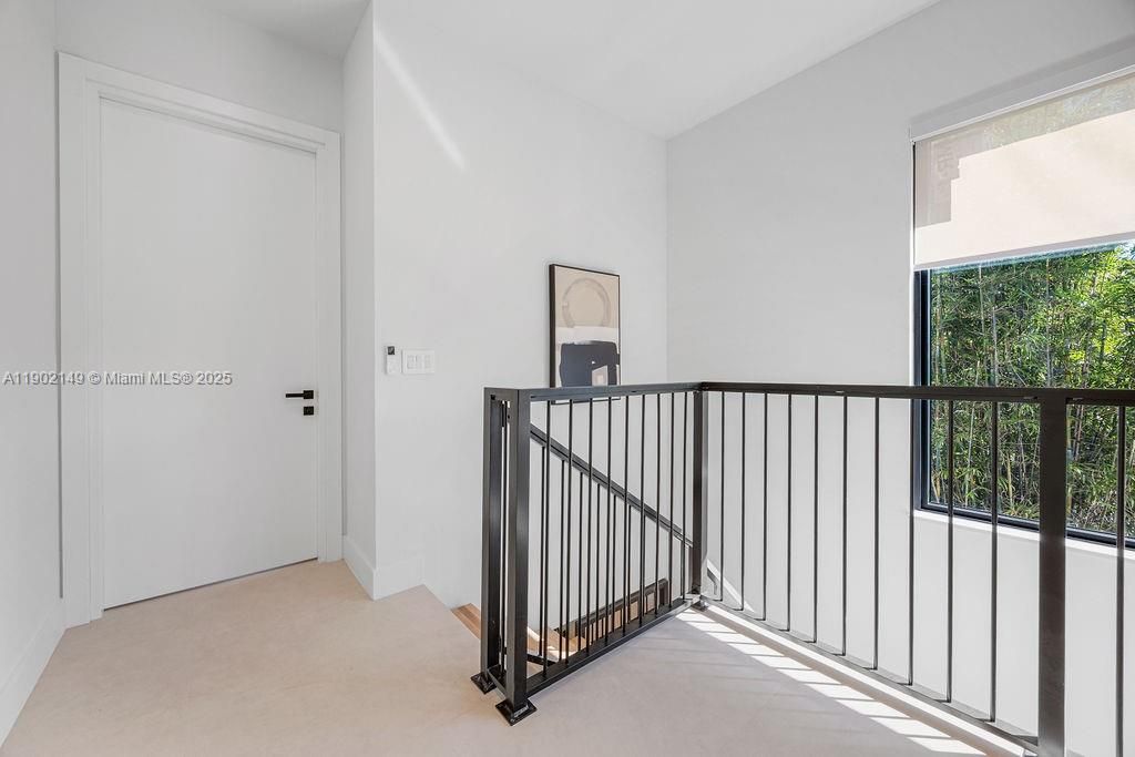 En Venta: $1,325,000 (3 camas, 3 baños, 2583 Pies cuadrados)