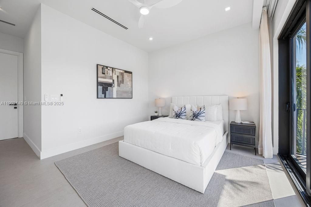 En Venta: $1,325,000 (3 camas, 3 baños, 2583 Pies cuadrados)