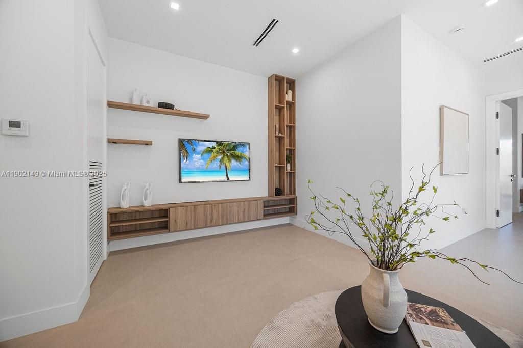 En Venta: $1,325,000 (3 camas, 3 baños, 2583 Pies cuadrados)