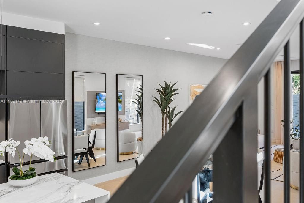 En Venta: $1,325,000 (3 camas, 3 baños, 2583 Pies cuadrados)