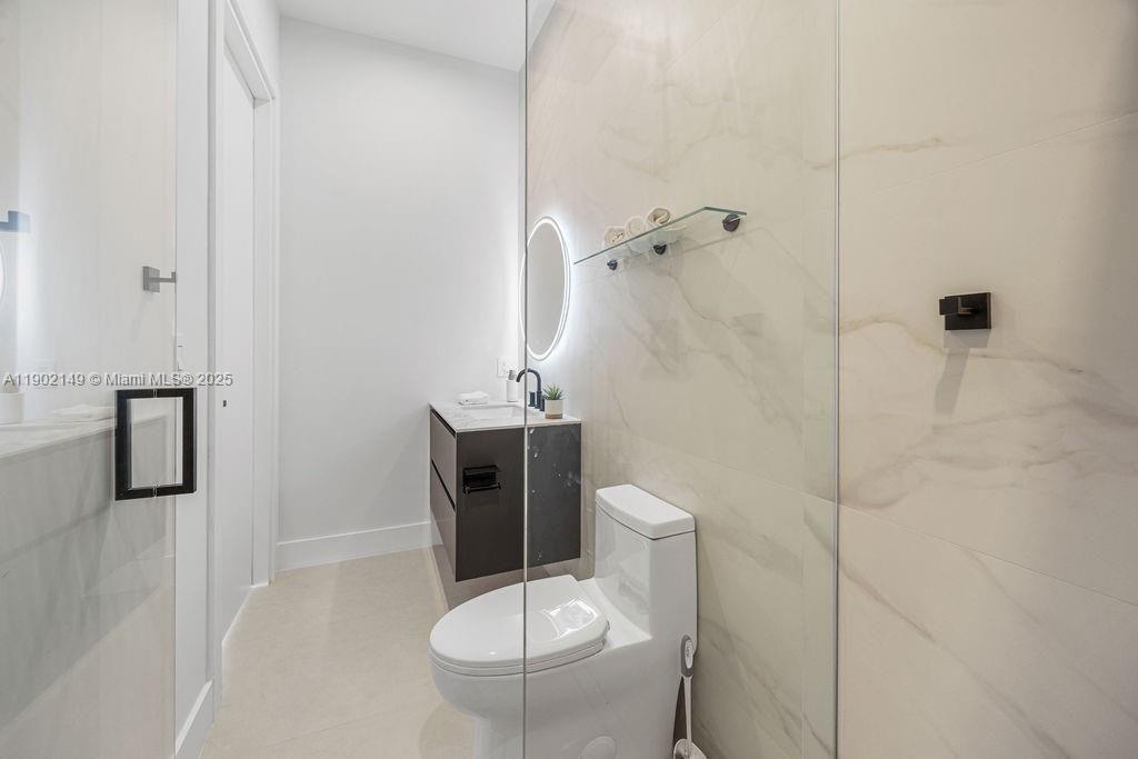 En Venta: $1,325,000 (3 camas, 3 baños, 2583 Pies cuadrados)