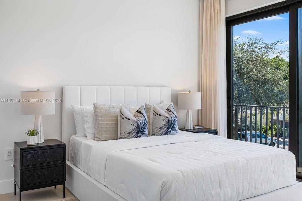 En Venta: $1,325,000 (3 camas, 3 baños, 2583 Pies cuadrados)