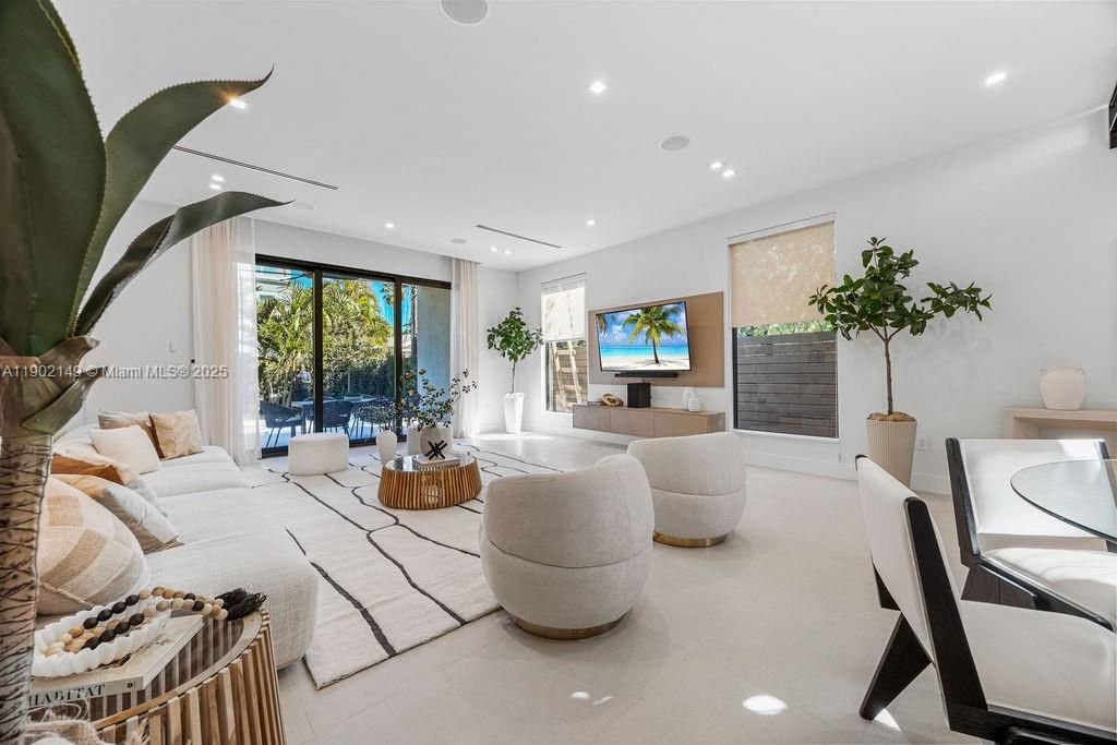 En Venta: $1,325,000 (3 camas, 3 baños, 2583 Pies cuadrados)