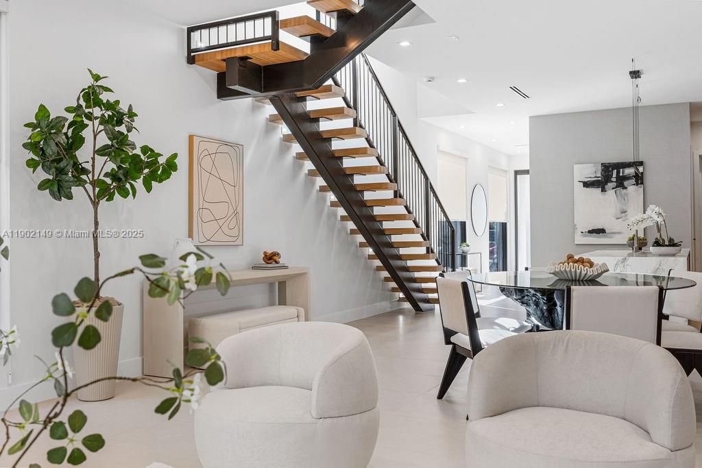 En Venta: $1,325,000 (3 camas, 3 baños, 2583 Pies cuadrados)