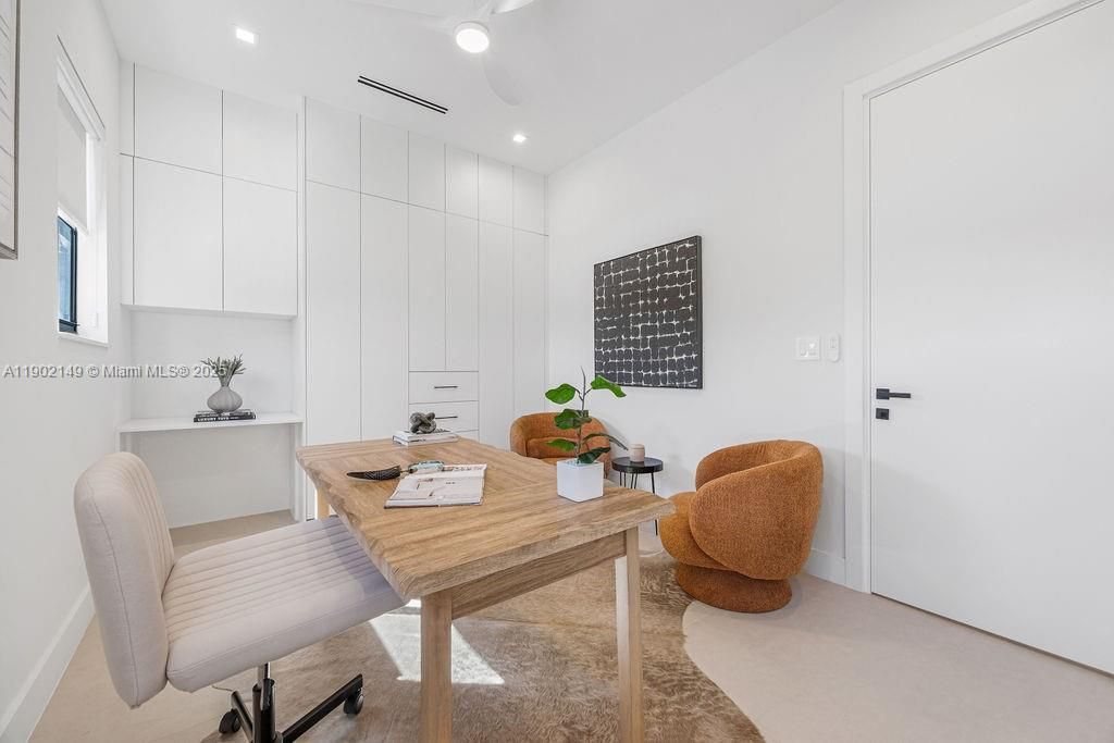 En Venta: $1,325,000 (3 camas, 3 baños, 2583 Pies cuadrados)