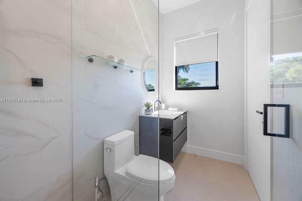 En Venta: $1,325,000 (3 camas, 3 baños, 2583 Pies cuadrados)