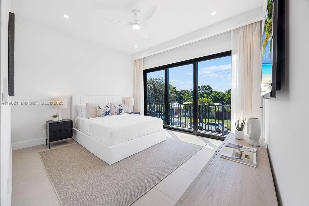 En Venta: $1,325,000 (3 camas, 3 baños, 2583 Pies cuadrados)