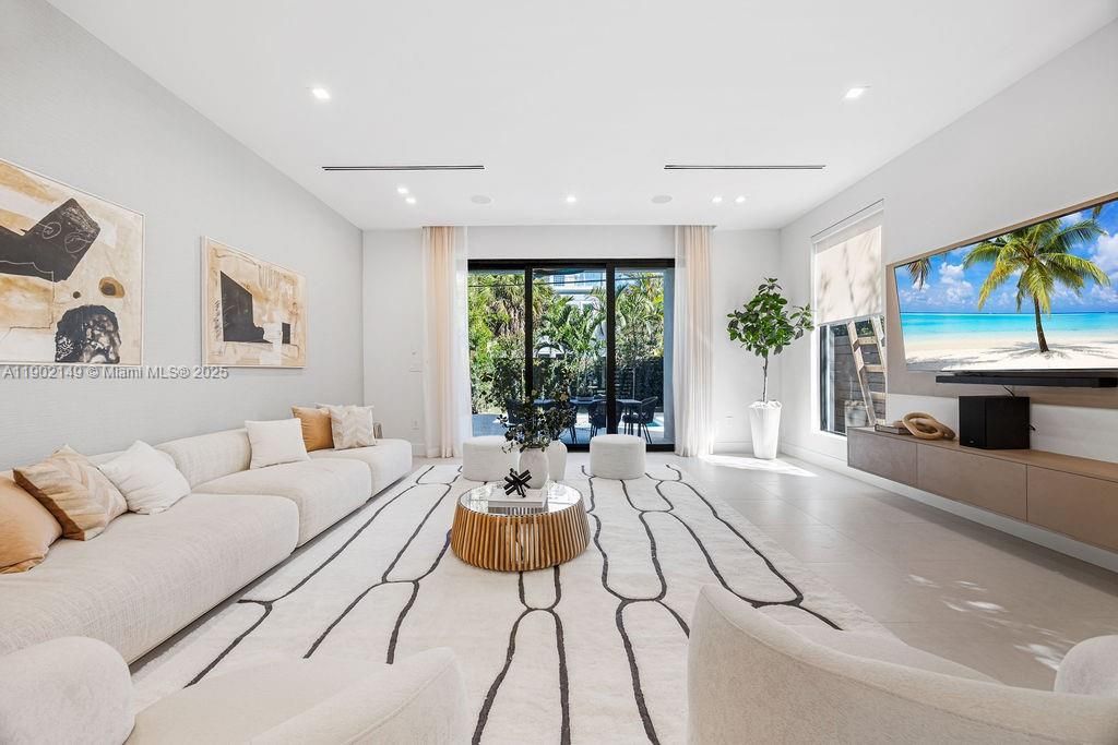 En Venta: $1,325,000 (3 camas, 3 baños, 2583 Pies cuadrados)