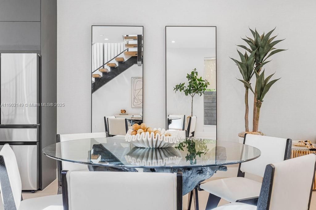 En Venta: $1,325,000 (3 camas, 3 baños, 2583 Pies cuadrados)