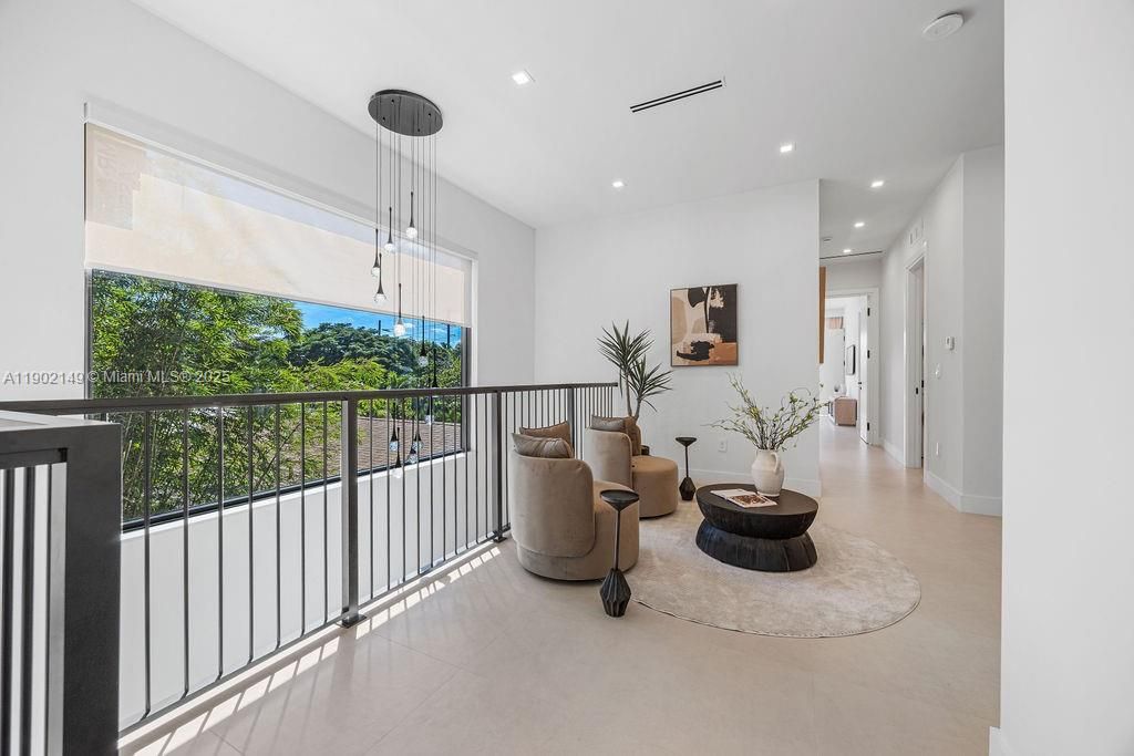 En Venta: $1,325,000 (3 camas, 3 baños, 2583 Pies cuadrados)