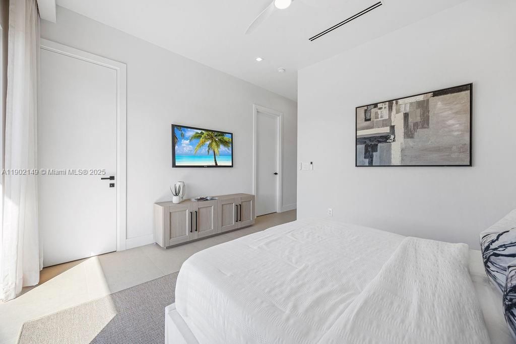 En Venta: $1,325,000 (3 camas, 3 baños, 2583 Pies cuadrados)