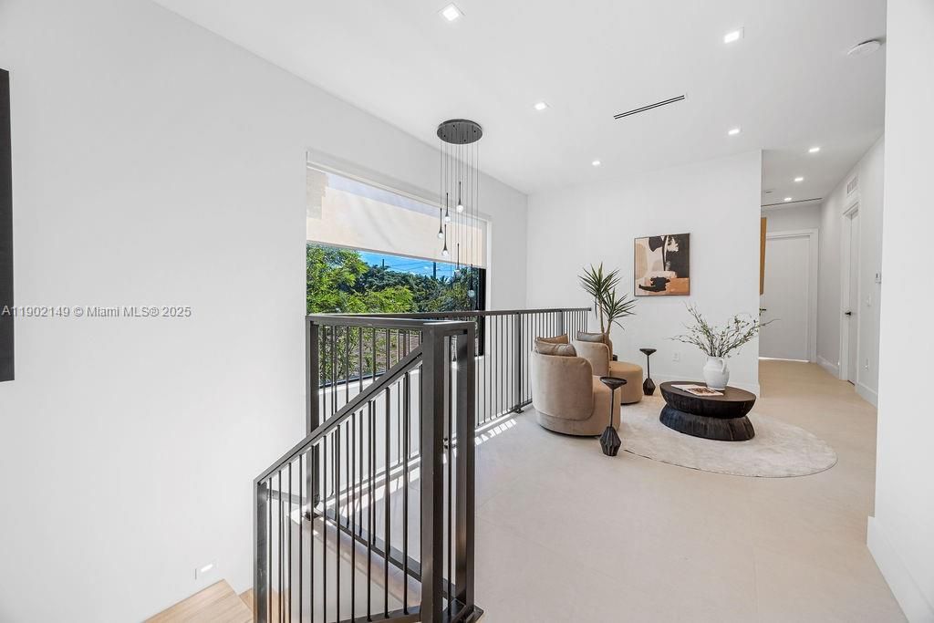 En Venta: $1,325,000 (3 camas, 3 baños, 2583 Pies cuadrados)