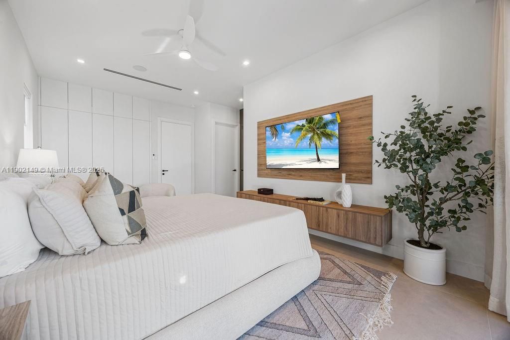 En Venta: $1,325,000 (3 camas, 3 baños, 2583 Pies cuadrados)