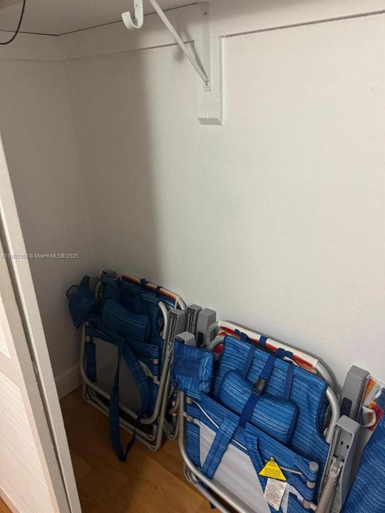 待售: $400,000 (1 贝兹, 1 浴室, 1005 平方英尺)