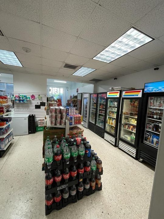 待售: $400,000 (1 贝兹, 1 浴室, 1005 平方英尺)