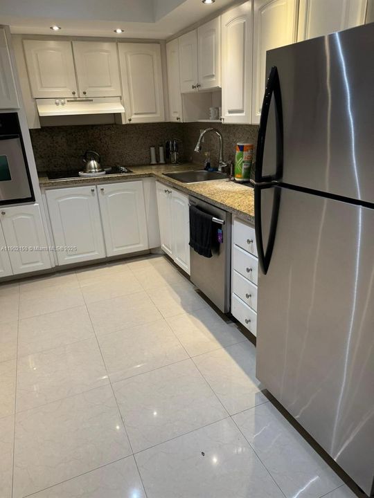 待售: $400,000 (1 贝兹, 1 浴室, 1005 平方英尺)