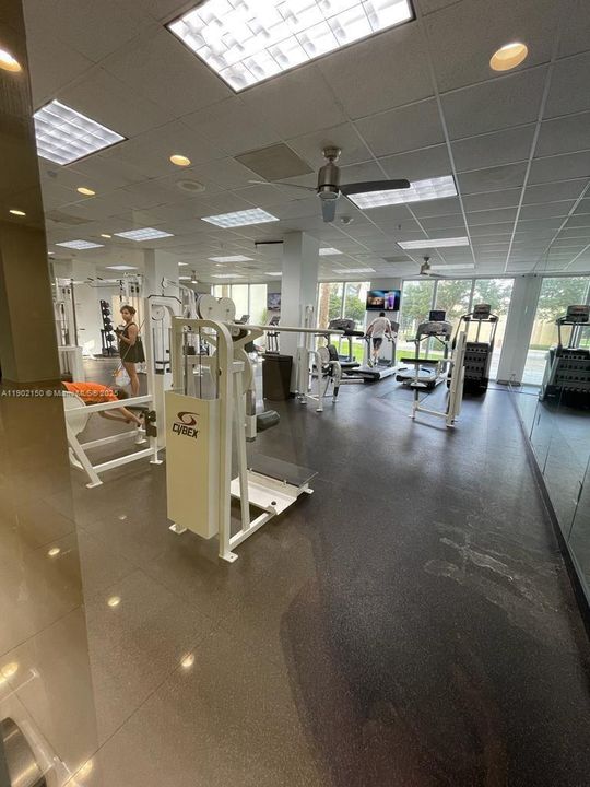 待售: $400,000 (1 贝兹, 1 浴室, 1005 平方英尺)