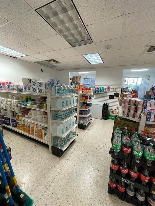 待售: $400,000 (1 贝兹, 1 浴室, 1005 平方英尺)