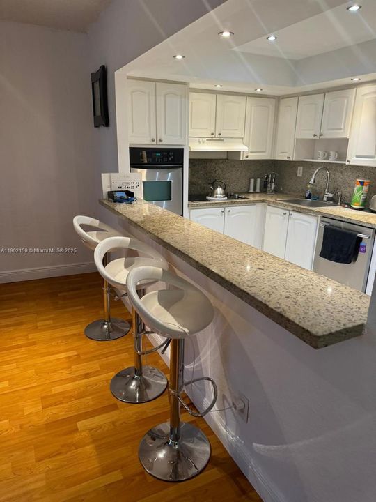 待售: $400,000 (1 贝兹, 1 浴室, 1005 平方英尺)