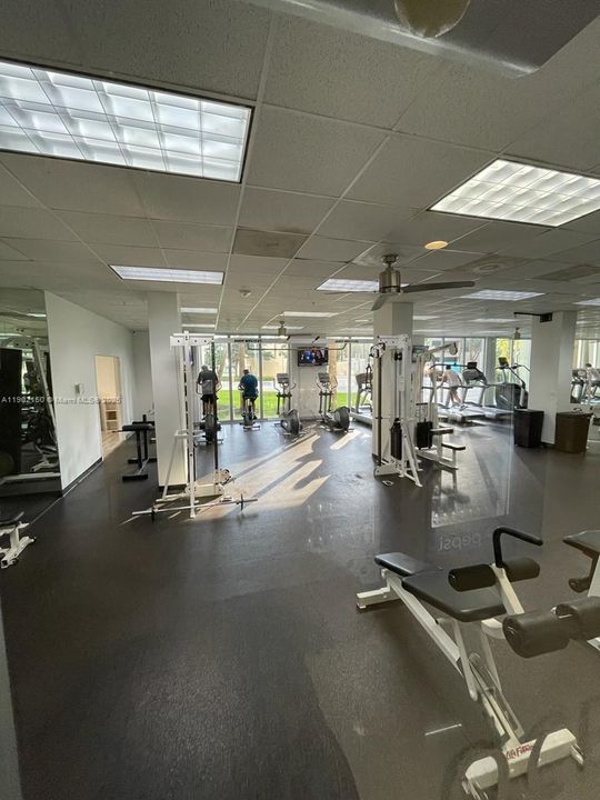 待售: $400,000 (1 贝兹, 1 浴室, 1005 平方英尺)