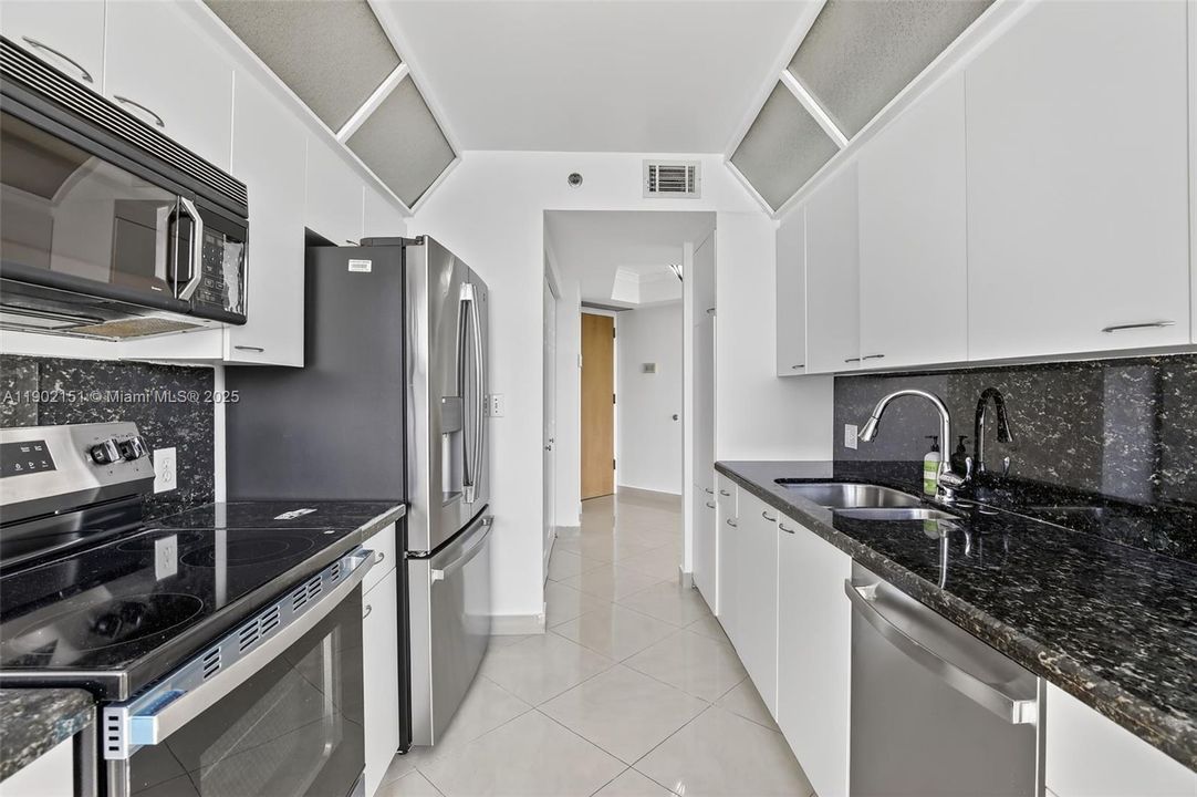 For Rent: $3,400 (2 beds, 2 baths, 1340 Square Feet)